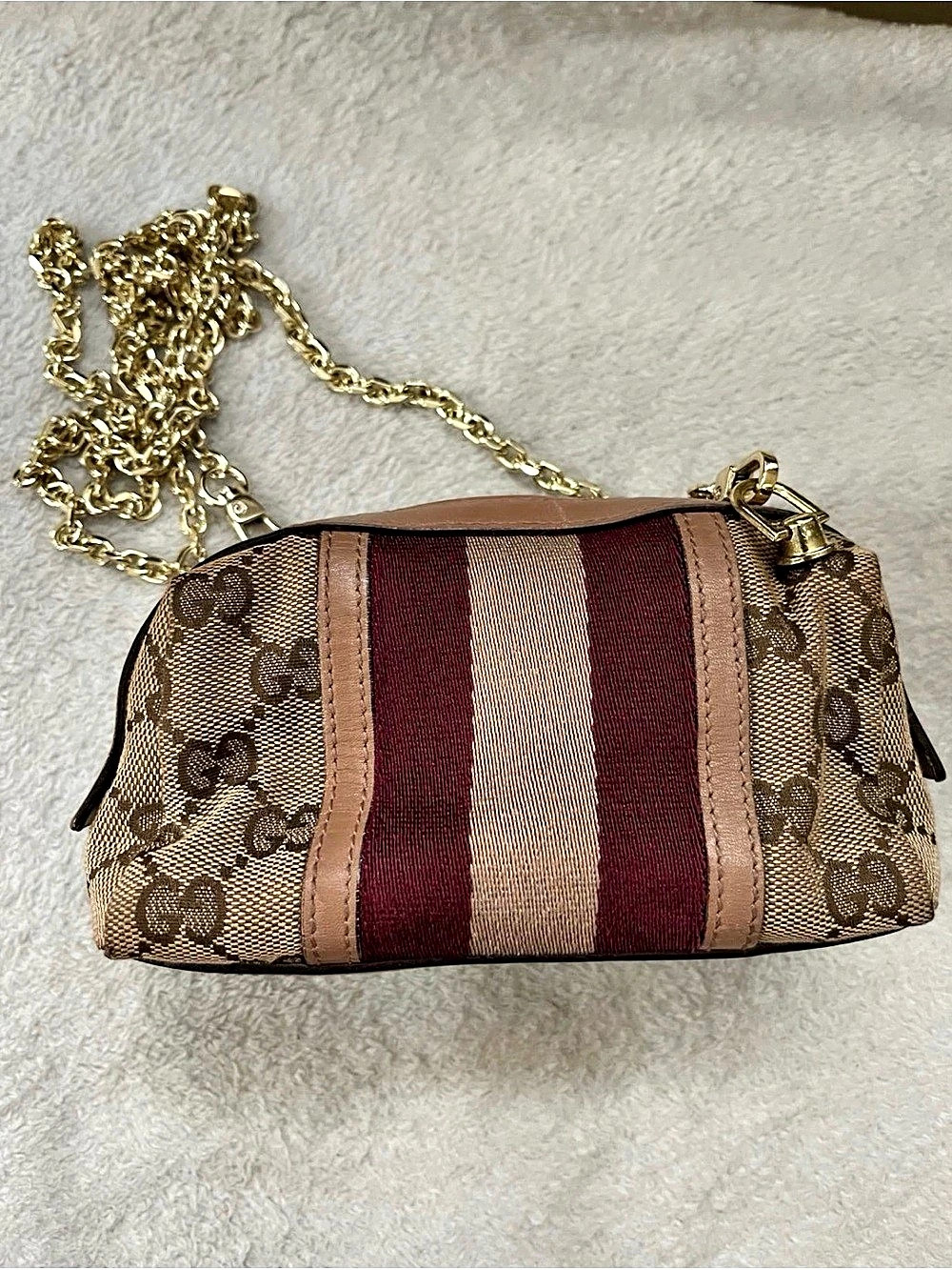 Gucci Color Block Crossbody in Brown & Red, with added chain strap. 250